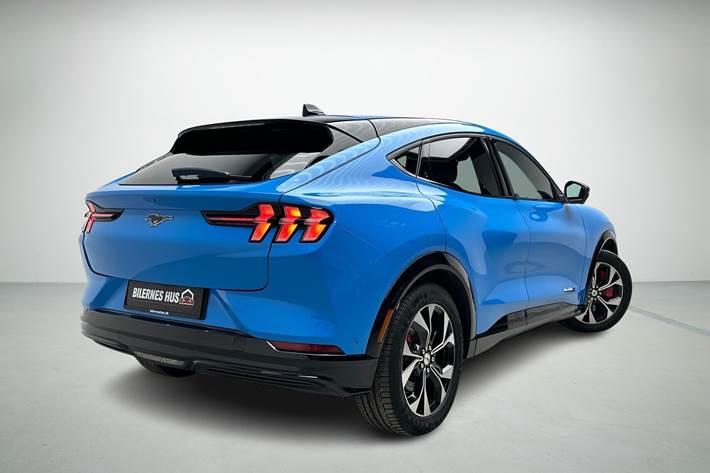 Blå Ford Mustang Mach-E fra 2025