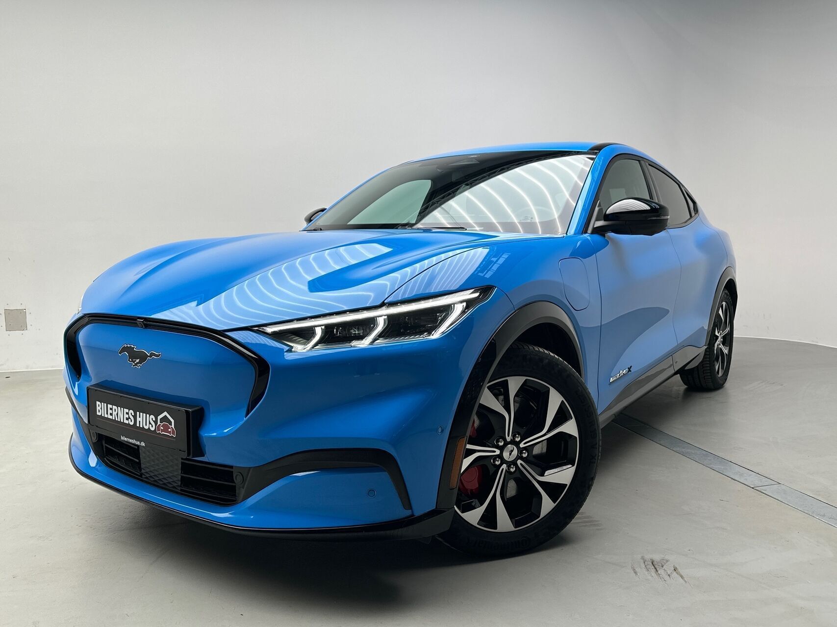 Blå Ford Mustang Mach-E fra 2025