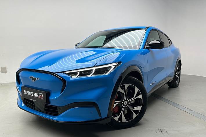 Blå Ford Mustang Mach-E fra 2025