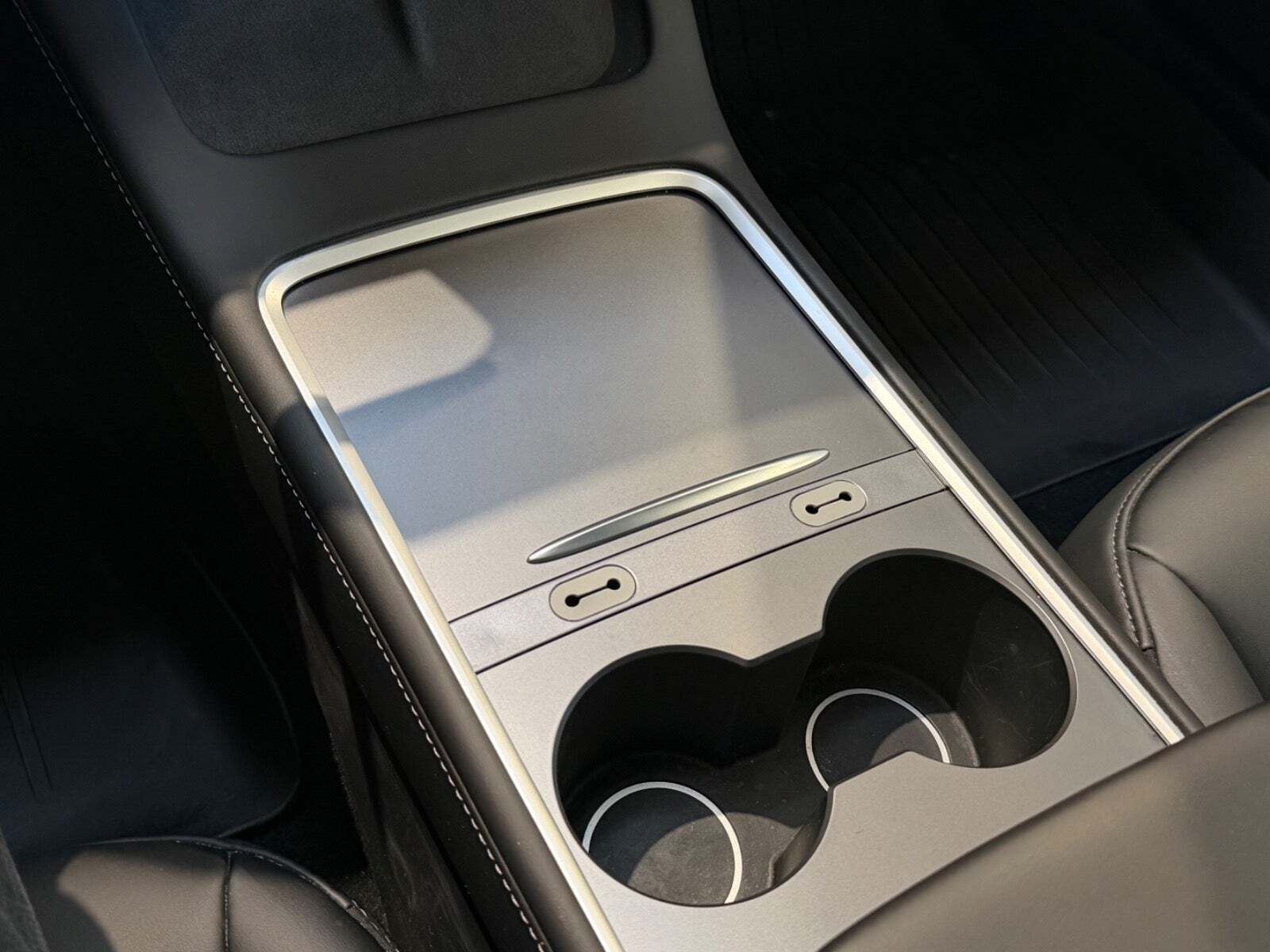 Hvid Tesla Model 3 fra 2023