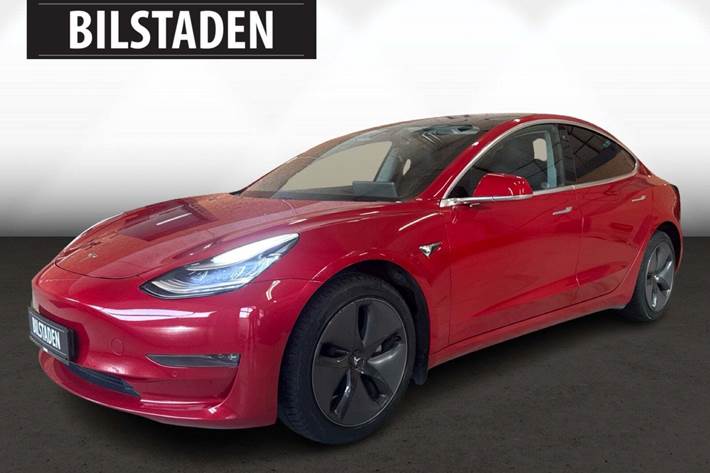 Rød Tesla Model 3 fra 2019 set udefra