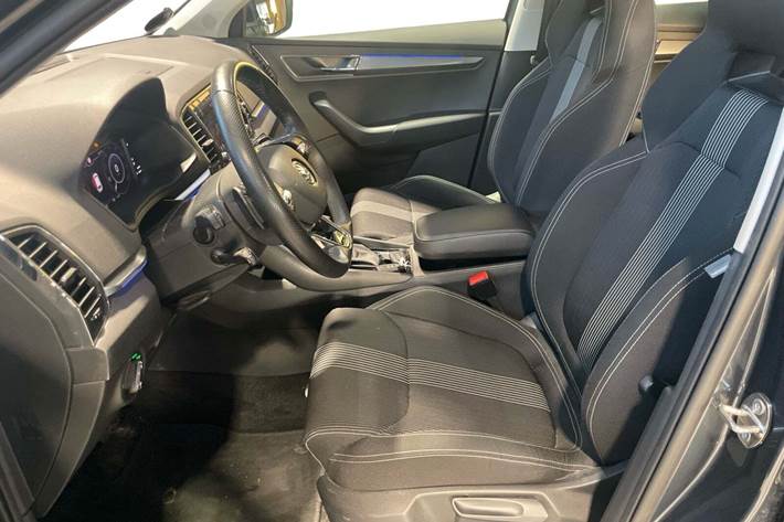 Grå Skoda Karoq fra 2021