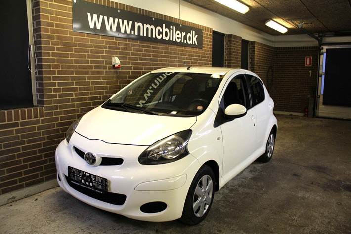 Hvid Toyota Aygo fra 2012