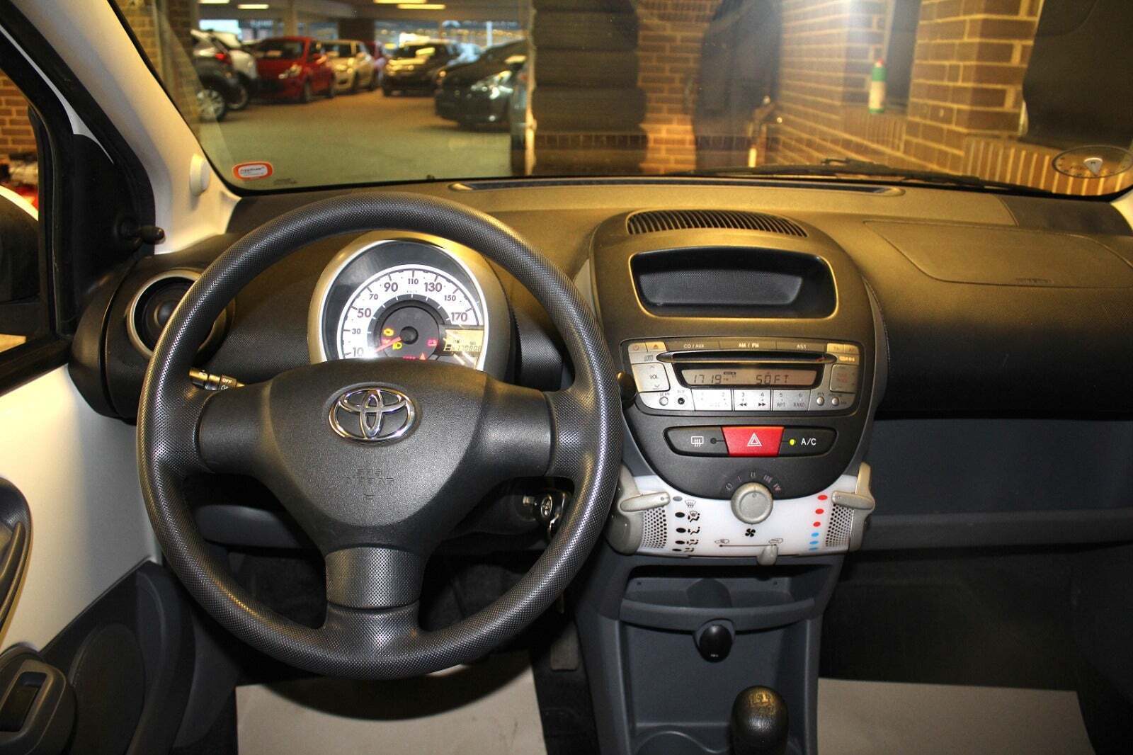 Hvid Toyota Aygo fra 2012