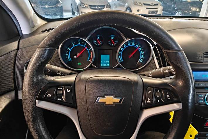 Gul Chevrolet Cruze fra 2013