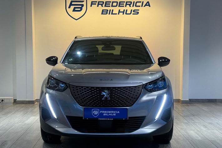 Grå Peugeot e-2008 fra 2023