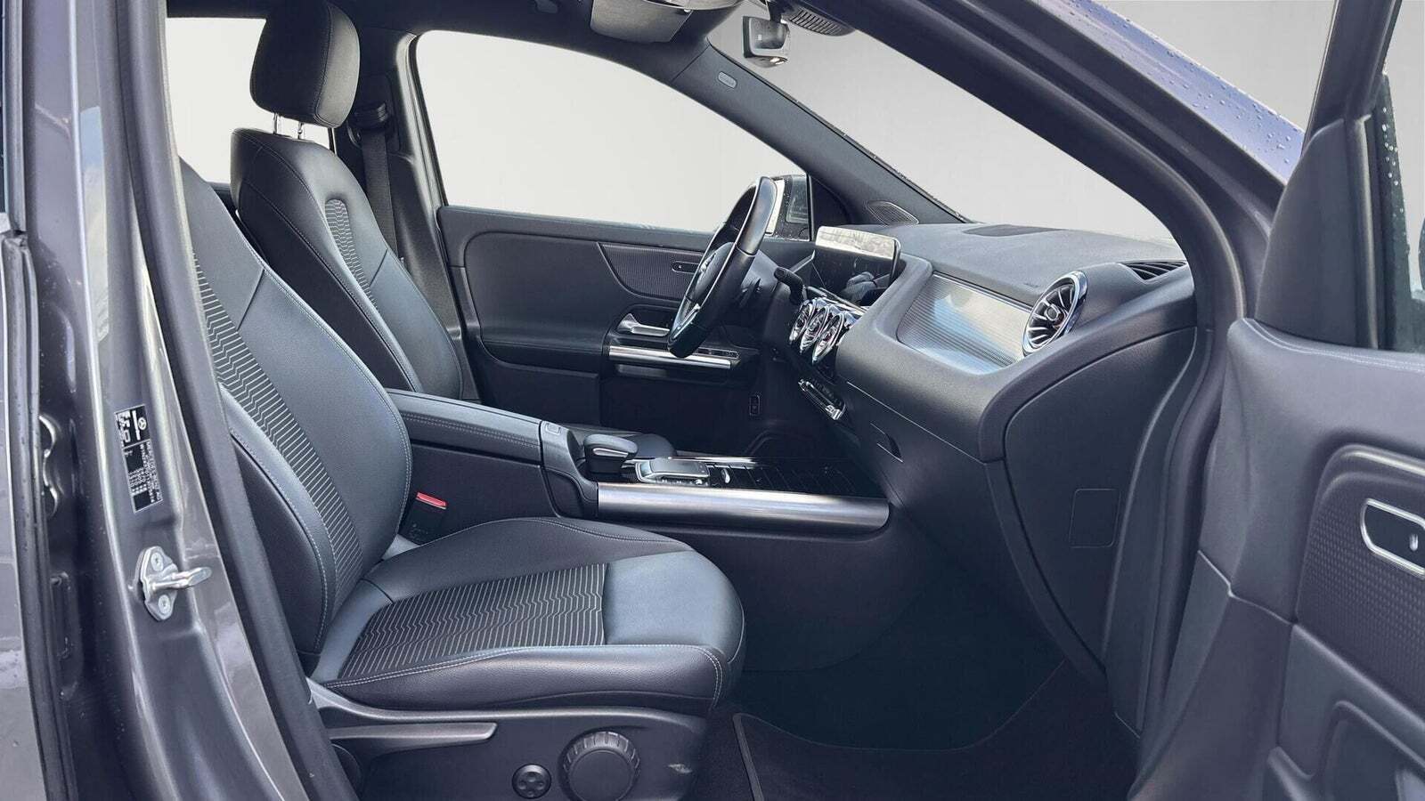 Grå Mercedes EQA250 fra 2021