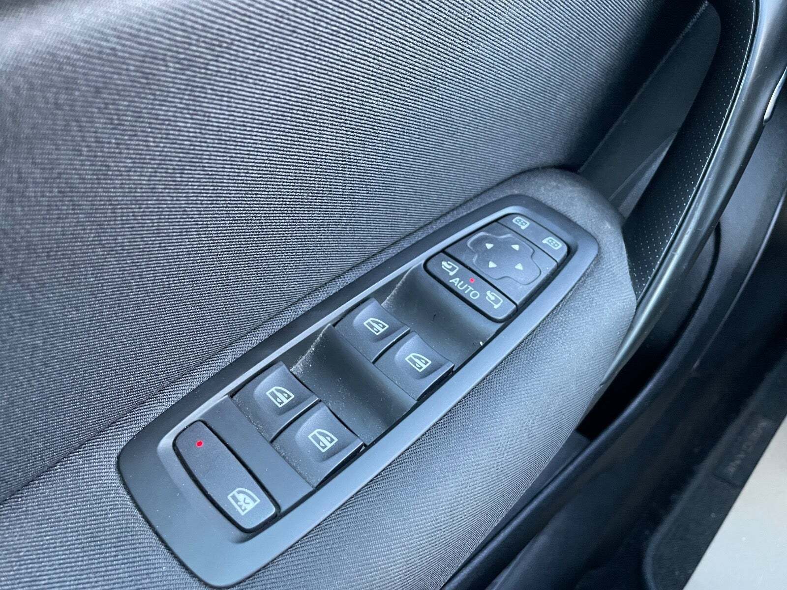 Sølv Renault Megane IV fra 2019