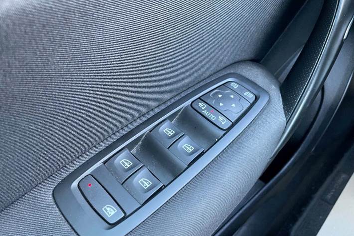 Sølv Renault Megane IV fra 2019