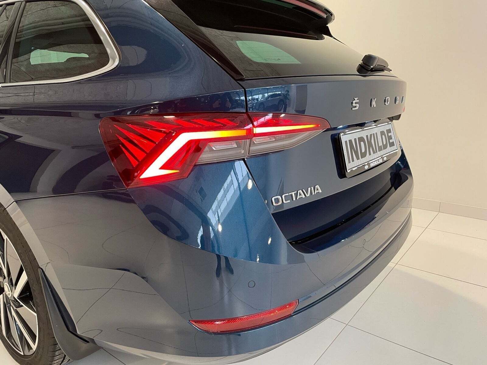 Blå Skoda Octavia fra 2021