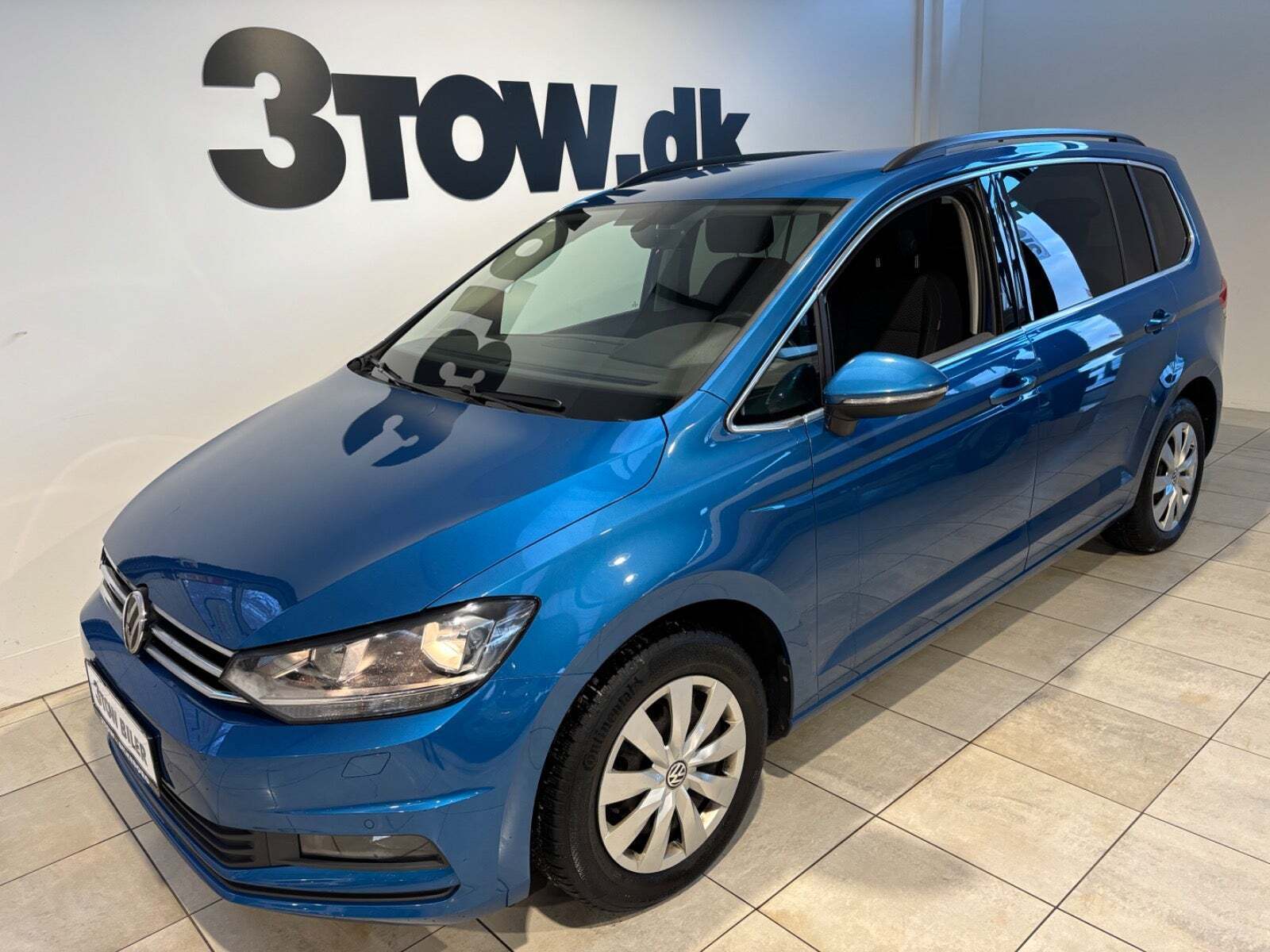 Blå VW Touran fra 2020
