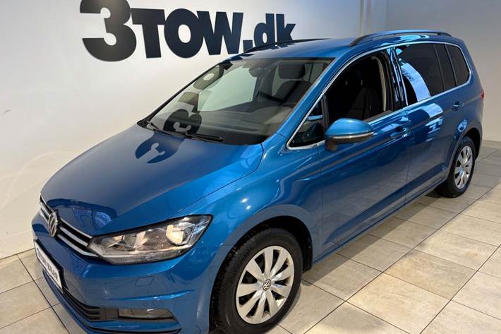 Blå VW Touran fra 2020