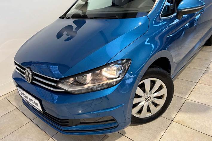 Blå VW Touran fra 2020