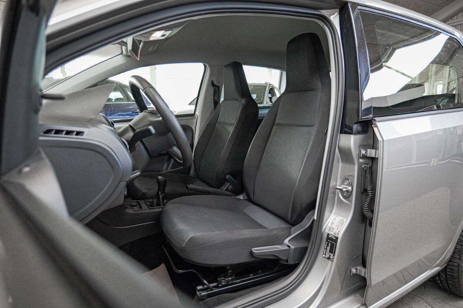 Beige Skoda Citigo fra 2019 set indefra