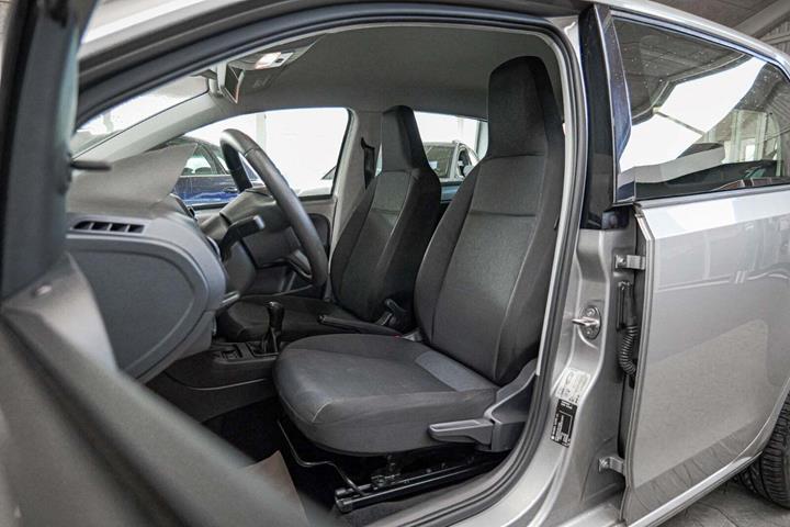 Beige Skoda Citigo fra 2019 set indefra