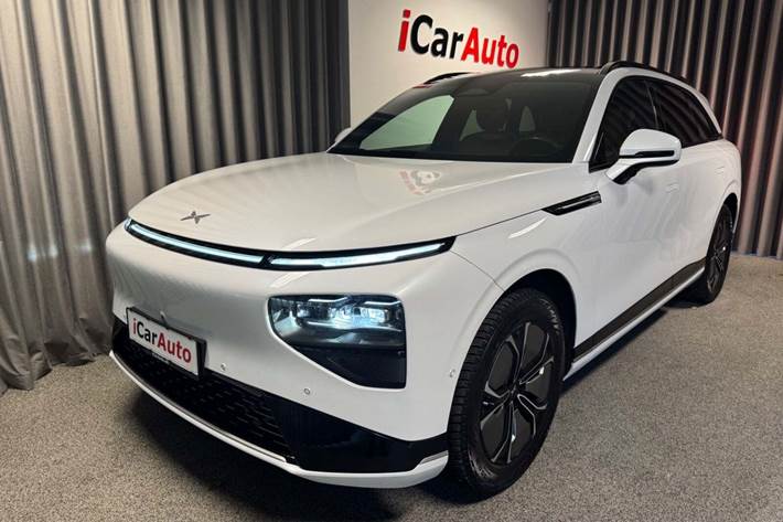 Hvid Xpeng G9 fra 2024 set udefra