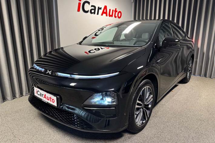 Sort Xpeng G6 fra 2024 set udefra