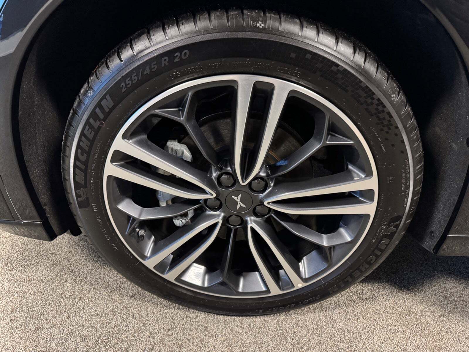 Sort Xpeng G6 fra 2024