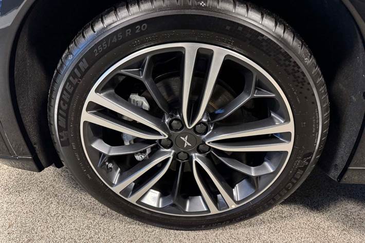 Sort Xpeng G6 fra 2024