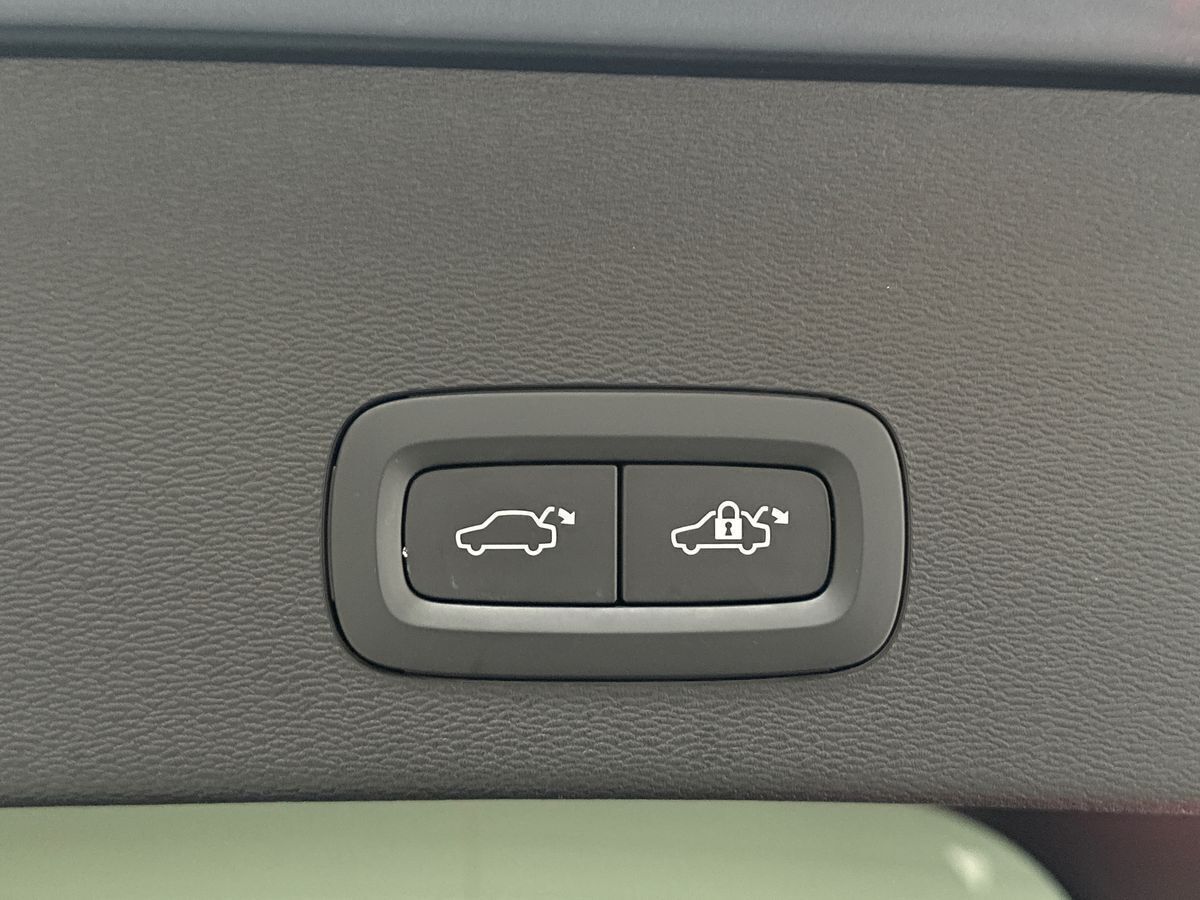 Grå Volvo C40 fra 2022