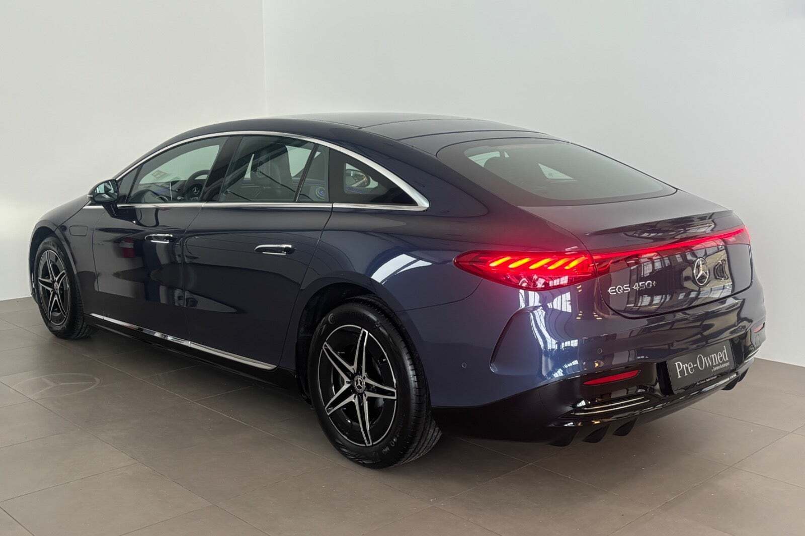 Blå Mercedes EQS450+ fra 2022