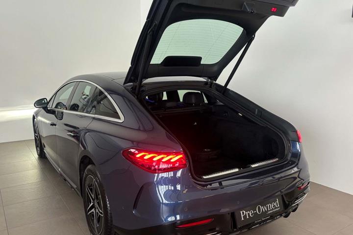Blå Mercedes EQS450+ fra 2022