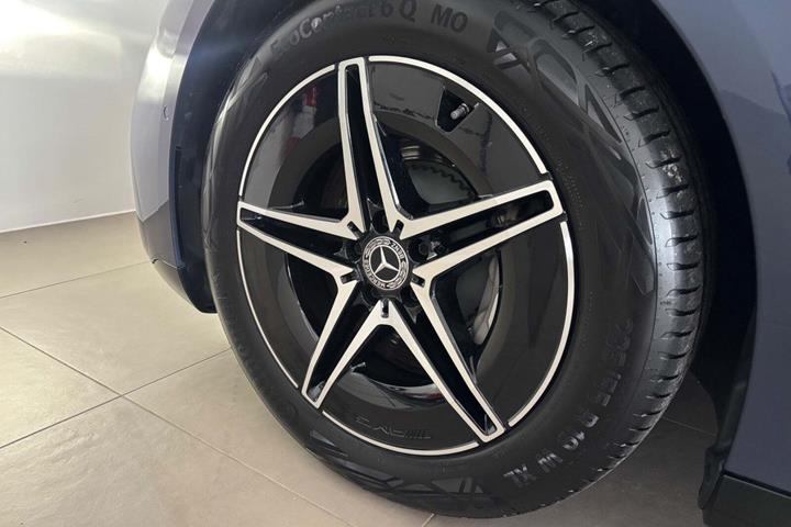 Blå Mercedes EQS450+ fra 2022