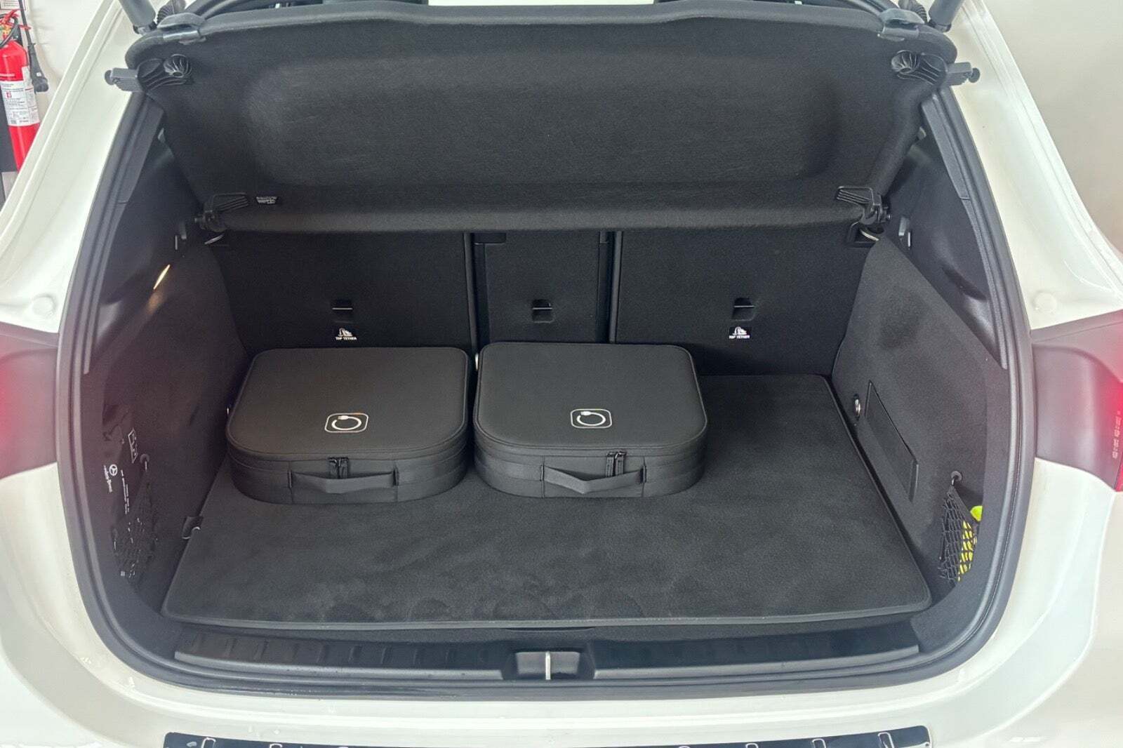 Hvid Mercedes EQA300 fra 2025