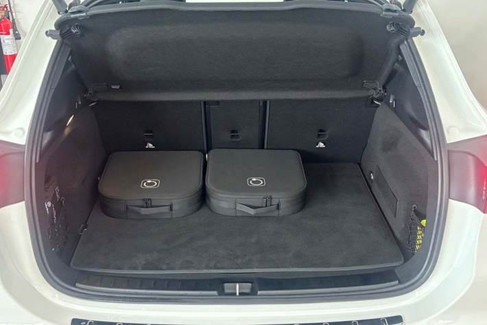 Hvid Mercedes EQA300 fra 2025