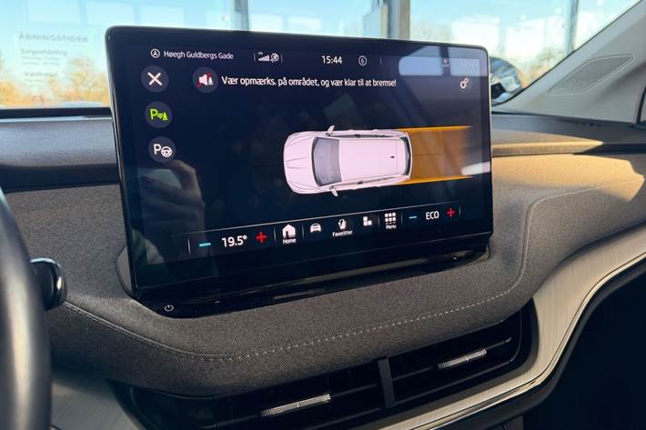 Hvid Skoda Enyaq fra 2022