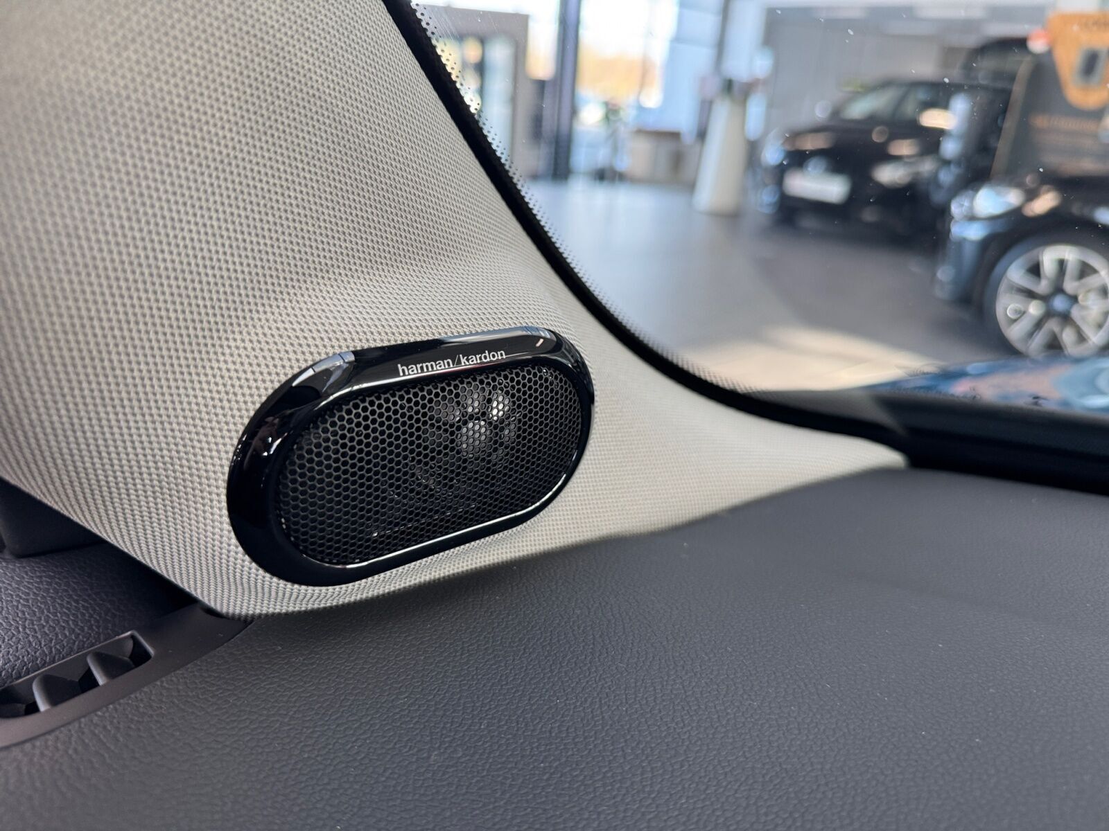 Blå Mini Cooper SE fra 2022