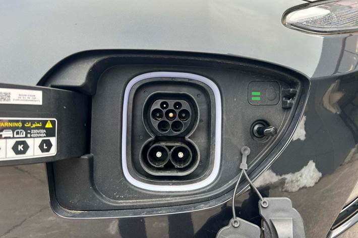 Grå Hyundai Kona fra 2021