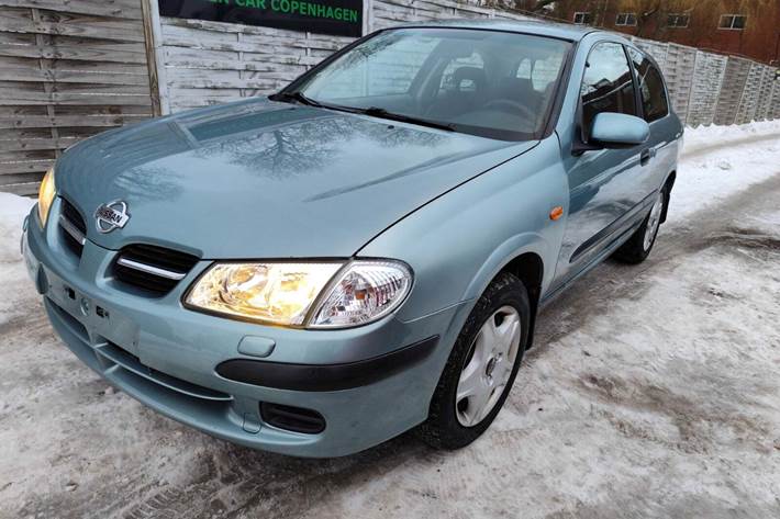 undefined Nissan Almera fra 2001 set udefra