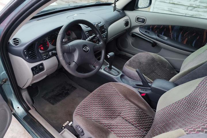undefined Nissan Almera fra 2001 set indefra