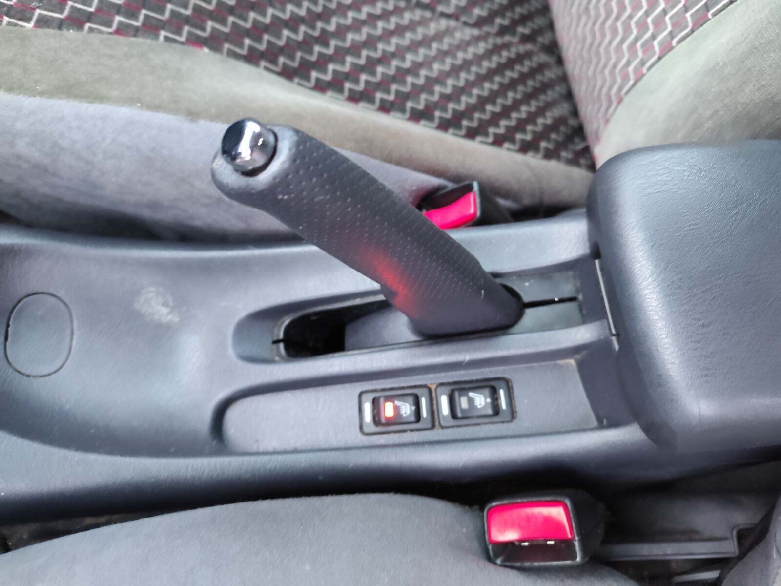 undefined Nissan Almera fra 2001 set indefra