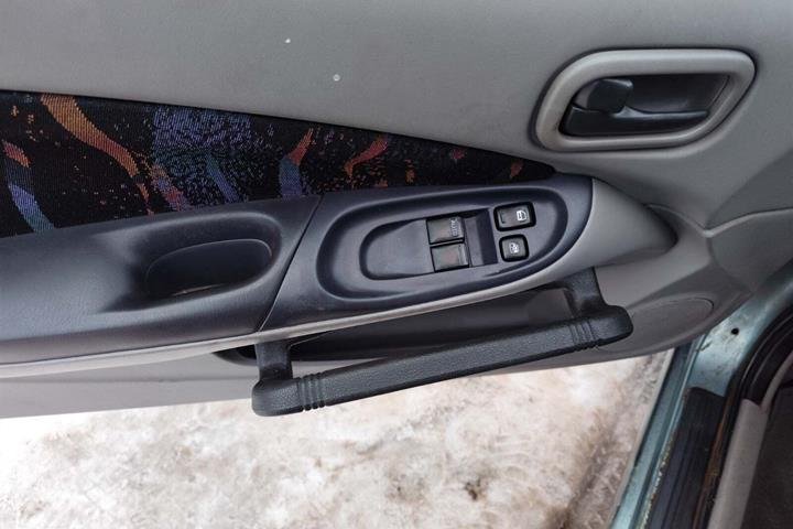undefined Nissan Almera fra 2001 set indefra