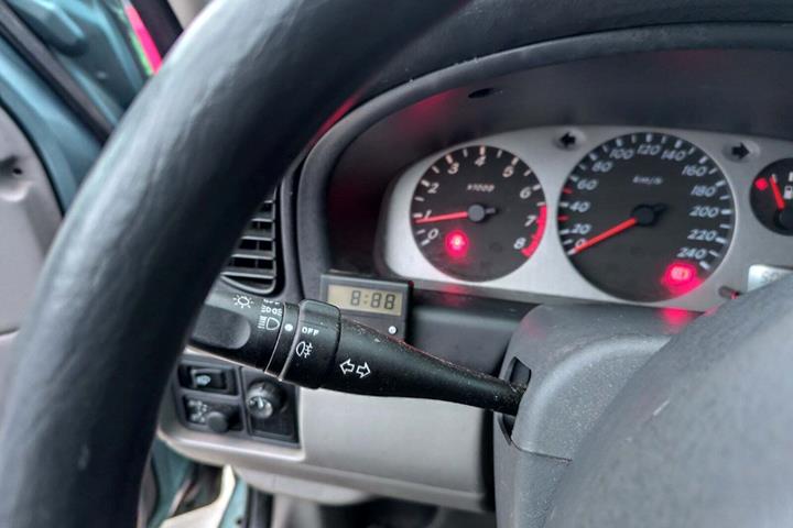 undefined Nissan Almera fra 2001 set indefra