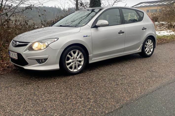 Grå Hyundai i30 fra 2012