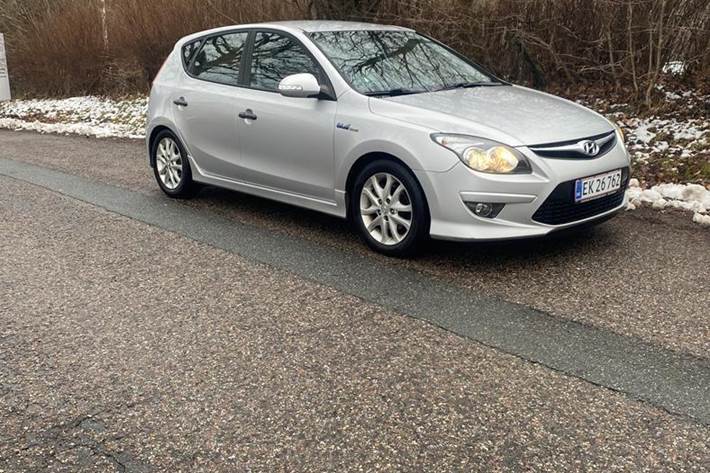 Grå Hyundai i30 fra 2012
