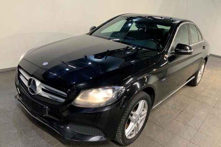 Sort Mercedes C350 e fra 2017 set udefra