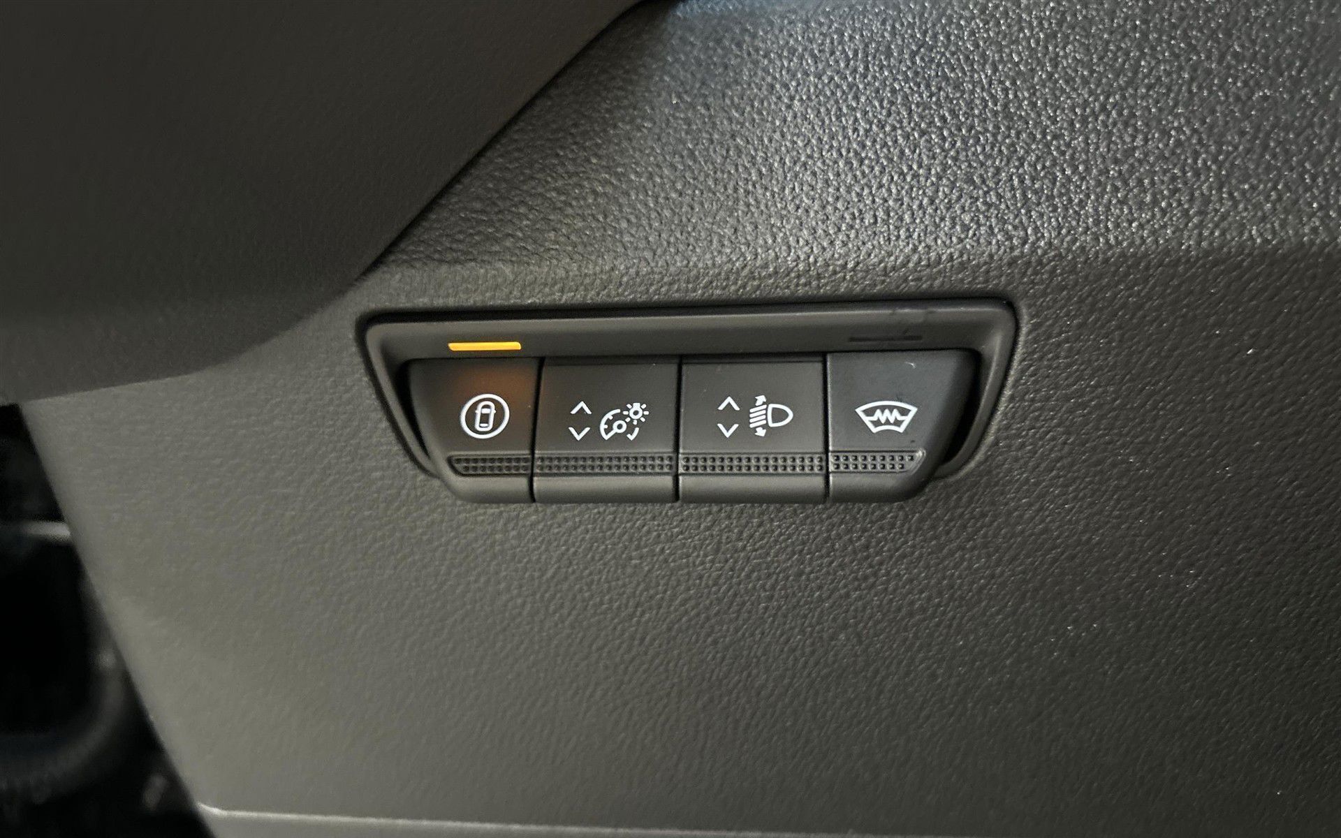 Sort Nissan Interstar fra 2025