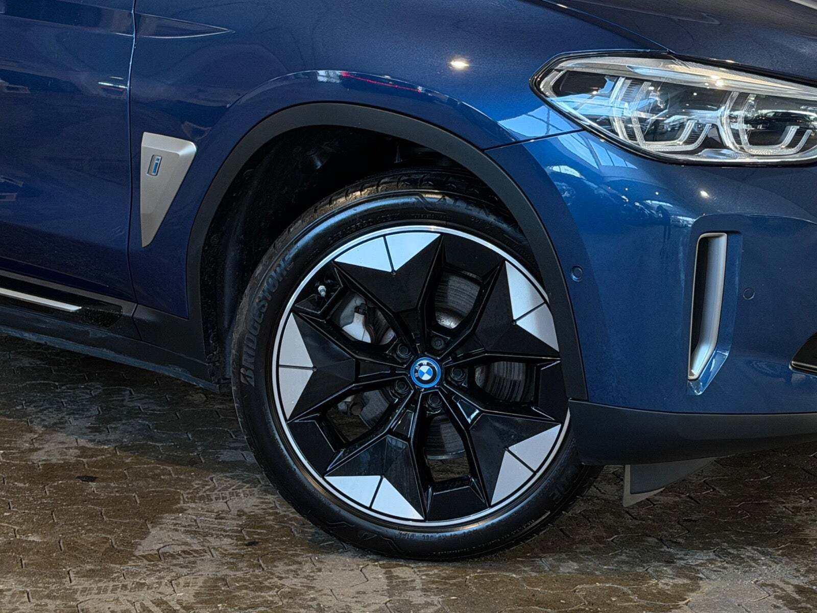 BMW iX3 Charged Plus