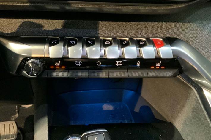 Sort Peugeot 3008 fra 2020