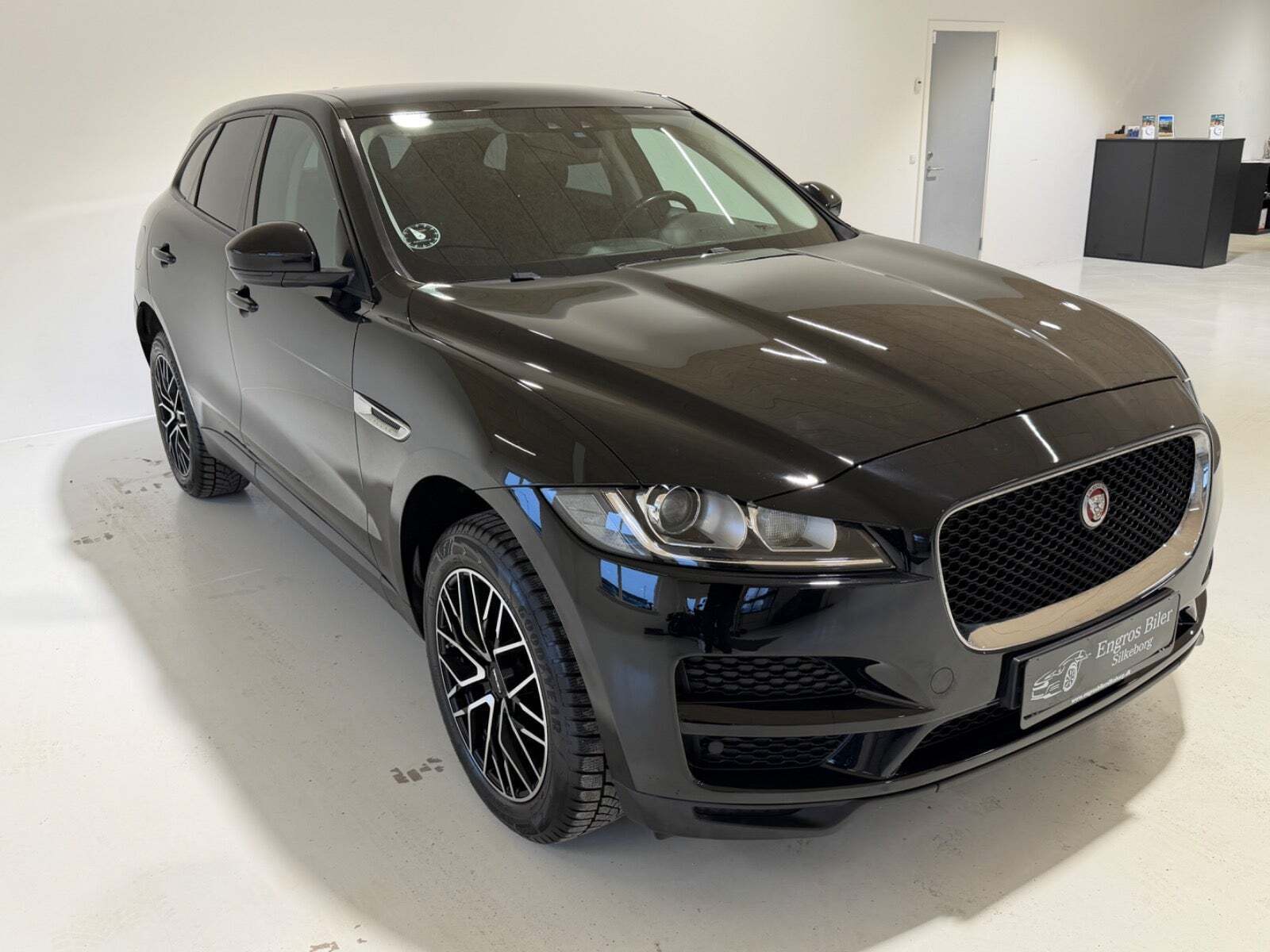 Jaguar F-Pace 2,0 D180 Pure aut.