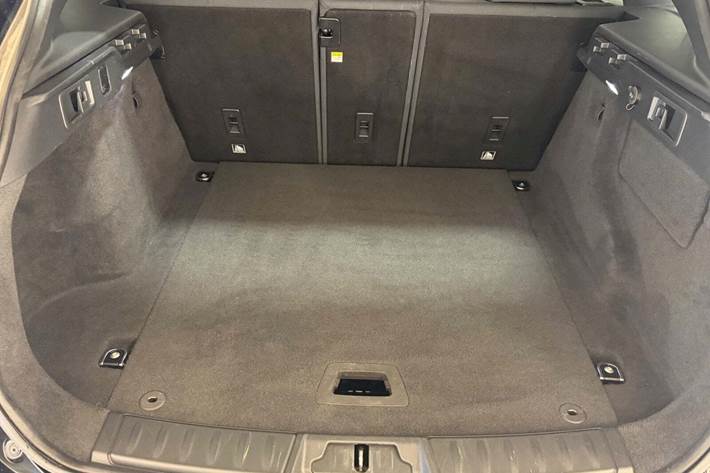 Sort Jaguar F-Pace fra 2017