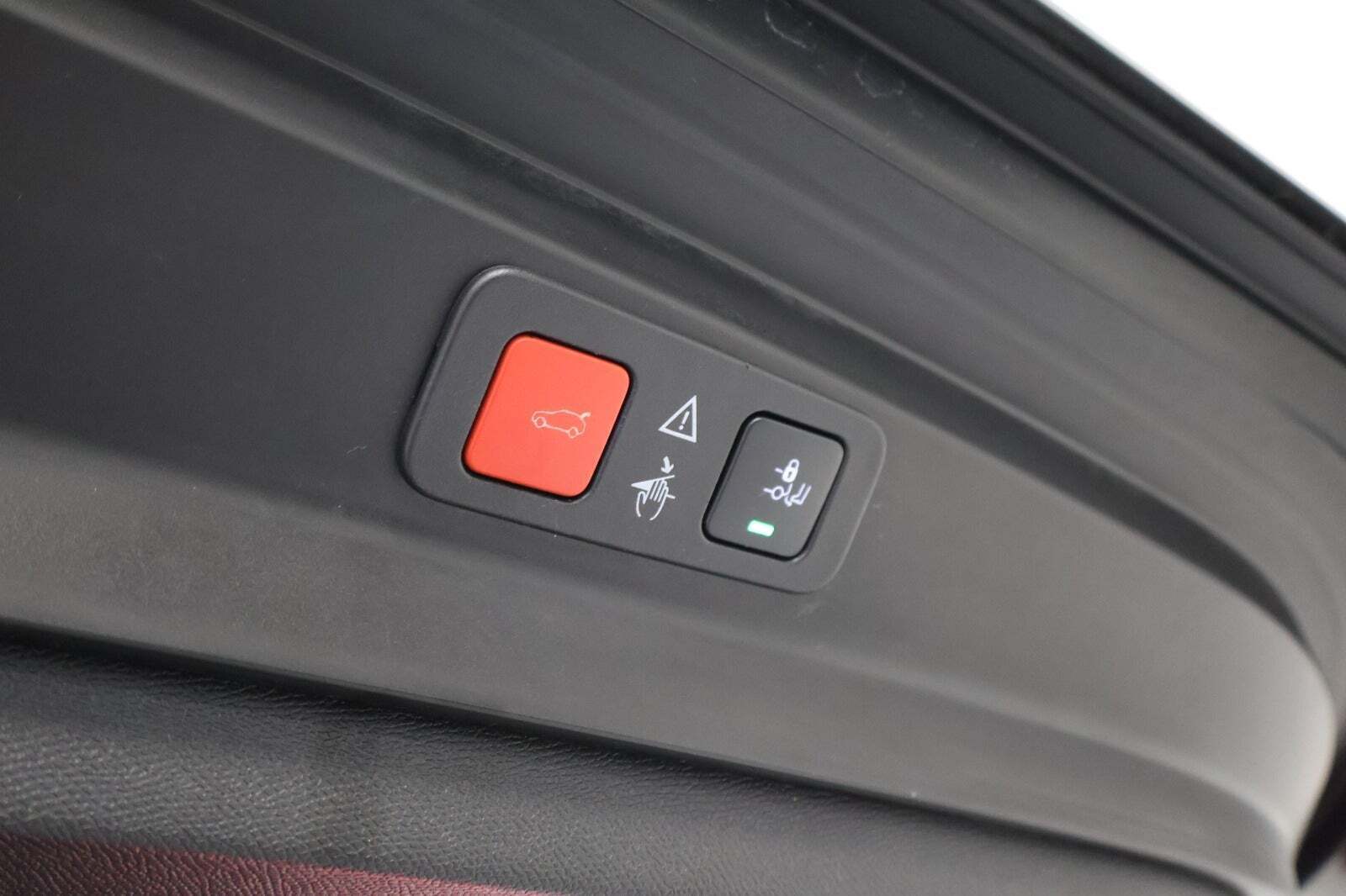 Sort Peugeot 5008 fra 2019