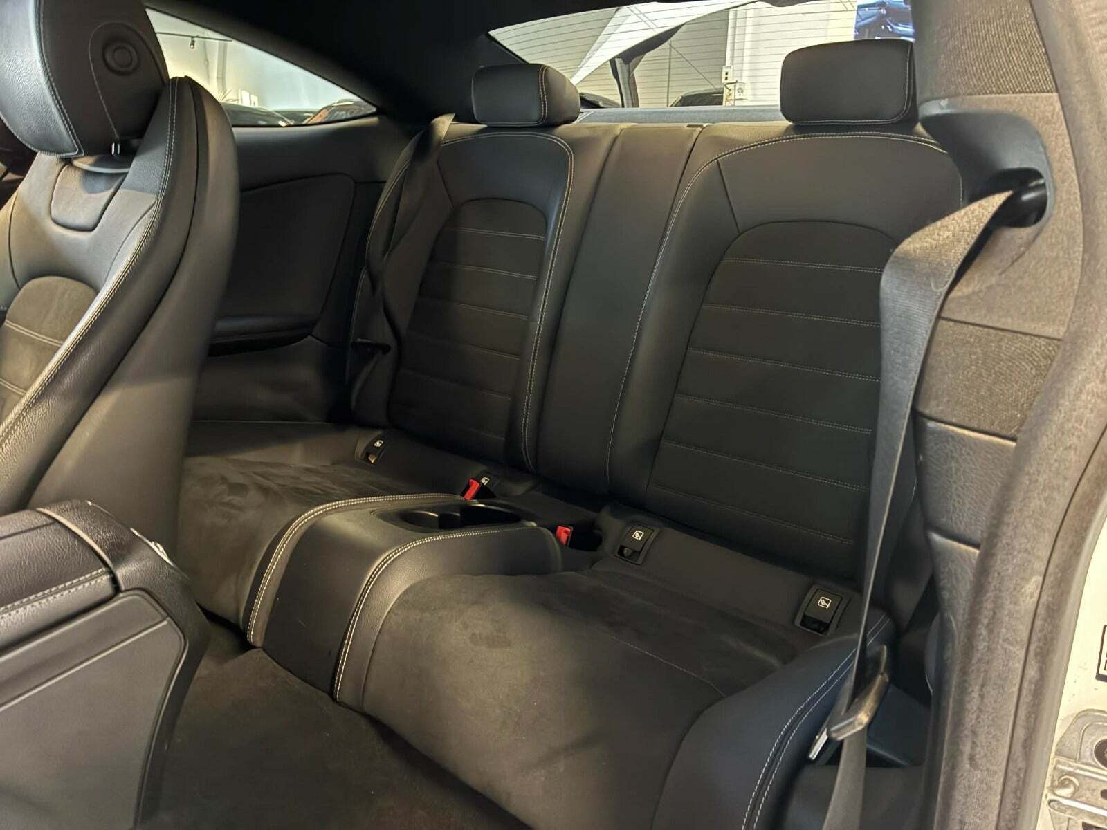 Hvid Mercedes C200 fra 2018