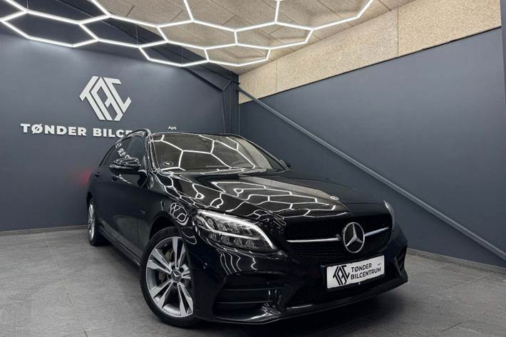 Sort Mercedes C300 de fra 2021 set udefra