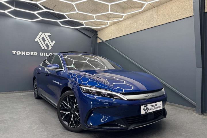 Blå BYD Han fra 2024 set udefra