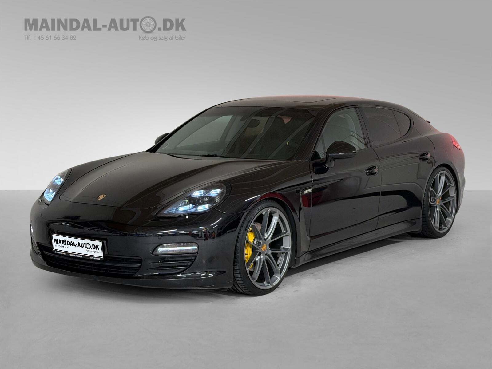 Gul Porsche Panamera 4S fra 2011